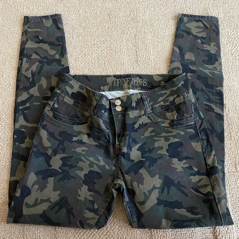 Women’s Camo Jean Jeggings, NWOT, Very Cute!! Size: 13/14